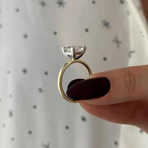 Anillo Solitario con Diamante Cultivado en Laboratorio de 2.5 Quilates, Corte Princesa, E VS1, Anillo de Dos Tonos con Puntas de Platino, Certificado IGI - Product Image 3