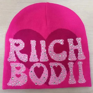 Bonnet Rich Bodi rose orné de strass, 100 % acrylique, tricoté à la machine, pour femme, décontracté, hiver, 56-58 cm - Product Image 1