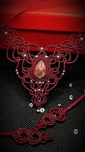 Collier ras du cou en macramé rouge fait main avec pendentif perle d'eau douce, bijou statement bouddhiste réglable, vente en gros - Product Image 2