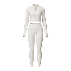 Ensemble de yoga personnalisé pour femme : haut court à col roulé et leggings longs à taille haute élastique, sans couture, 2 pièces - Product Image 1
