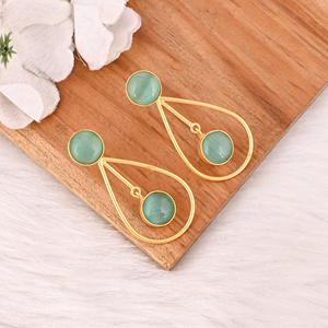 Boucles d'oreilles tendance en laiton plaqué or avec pierre œil-de-chat verte, faites à la main, bijoux fantaisie pour femme - Product Image 3