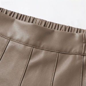 Mini-jupe plissée en similicuir pour femme, taille élastique, couleur unie brillante, à porter toute l'année - Product Image 4