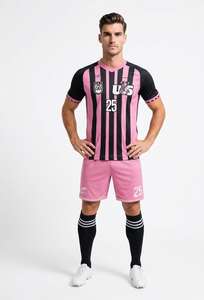 Maillot de football rétro de haute qualité en gros, 100 % polyester, personnalisable avec logo et numéro d'équipe, respirant, séchage rapide, col en V, manches courtes - Product Image 5