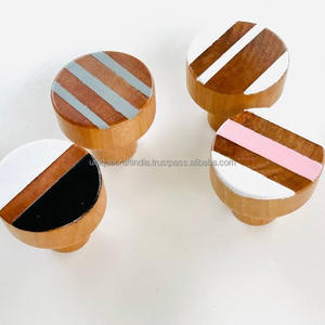 Pomo de puerta de madera de resina elegante de diseño único para Pomo de puerta de acento rústico El tirador del armario está disponible a los mejores precios - Product Image 3