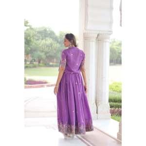 ชุดราตรีปักเลื่อมผ้าไหมวิชิตราพร้อมเสื้อโค้ท - Product Image 1