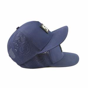 Gorra de Béisbol de Alto Rendimiento Personalizada Azul Marino de 5 Paneles, 100% Poliéster, Transpirable, Impermeable, con Logotipo Perforado con Corte Láser - Product Image 2