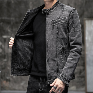 Veste en jean de coton pour homme avec fermeture éclair, design sportif brodé style motard, col rabattable, finition soignée - Product Image 3