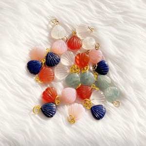 Pendentif Coquillage Opale Rose Sculpté à la Main, Pierre Précieuse Rose, Plaqué Or, Bijou de Plage Côtier, Cadeau pour Femme - Product Image 4