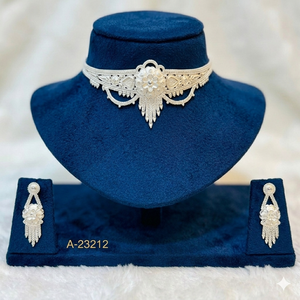 MOLL JEWELLERS Conjunto de Joyería Vintage para Mujer, Chapado en Oro de 24K de Imitación, 0.3m, Collar y Pendientes de Aleación con Cristales de Estrás - Product Image 6