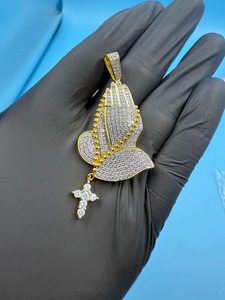 Colgante de moissanita con manos en oración y cruz, plata 925, chapado en oro de 18 quilates, joyería religiosa cristiana unisex. - Product Image 5
