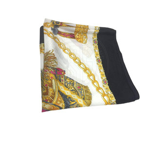 Écharpe en soie, matière douce et lisse, pour bandeau, tour de cou et accessoire vestimentaire élégant au quotidien. - Product Image 1