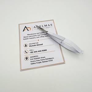 Ciseaux droits à ressort blancs mats personnalisables avec logo, légers, pour manucure et sourcils, en acier inoxydable - Product Image 3
