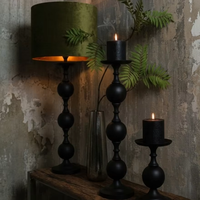 Ensemble de porte-bougies piliers modernes noir mat avec lampe de table en velours vert olive assortie, chandelier en métal gothique, décoration d'intérieur
