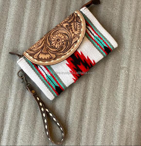 Bolso de mano de cuero con herramientas aztecas hecho a mano, elegante manta de sillín para mujer, carteras de cuero, bolso de mano de cuero con herramientas de alta calidad - Product Image 2