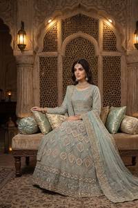 Vestido de novia de lujo para mujer, estilo Lehenga Choli, largo hasta el suelo, de organza bordada, corte holgado, estilo indio-pakistaní, con gran vuelo. - Product Image 3
