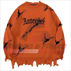 Pull en tricot orange surdimensionné à manches longues, col rond, style punk avec motif de lettres noires, design délavé pour homme - Product Image 1
