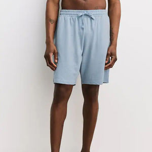 กางเกงขาสั้นผู้ชายลายปักแบบใหม่สำหรับฤดูร้อน เป็นมิตรกับสิ่งแวดล้อม ใช้งานได้หลากหลาย สวมใส่สบาย ระบายอากาศได้ดี เหมาะสำหรับใส่เล่นกีฬาที่บ้าน ทรงหลวม สวมใส่สบายๆ - Product Image 2