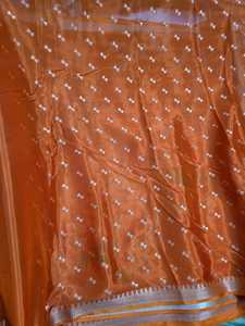 Exquisito Sari de Seda Brocada Banarasi - Lujo Puro Hecho a Mano con Trabajo de Zari Dorado - Product Image 6