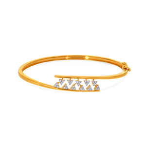 Élégant bracelet ouvert en or jaune 18 carats avec diamants |   Bracelet géométrique en forme de triangle diamanté |   Bijoux fins pour femmes modernes - Product Image 2