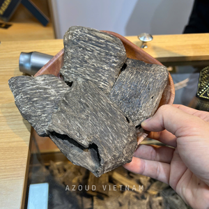 Vietnamese Agarwood Chips Natural Oud Wood for Incense and Perfume Making 100% Pure Sandalwood Aromatic All Season Use - Product Image 4