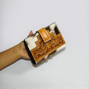 Cartera Larga de Cuero Genuino Hecha a Mano con Estampado Animal Bohemio y Cierre de Hebilla para Mujer - Product Image 3