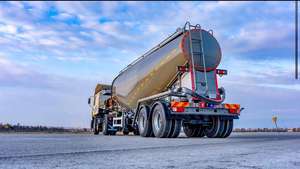 Premium Quality Durable Carbon Steel <b>Cement</b> <b>Trucks</b> Bulker Trailer Air Compressor System for Long Distance Hauling Available for - Product Image 3