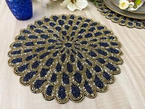 Ensemble de 6 sets de table faits à la main avec broderie florale perlée, écologiques, en polyester/coton, bleu marine et or, 14 pouces - Product Image 1