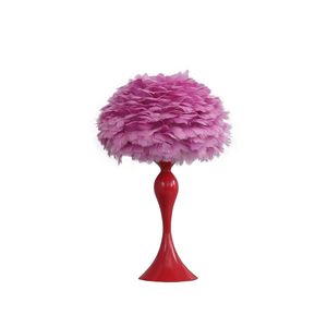 Lampada da tavolo Glam con contorno in metallo rosso e smalto Aquina rosa medio da 18,25 pollici - Product Image 1