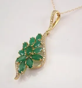 Collier Pendentif Luxe Feuille de Moissanite Verte en Argent Sterling 925 Plaqué Or, Design Floral Minimaliste, Sertissage Griffe - Product Image 3