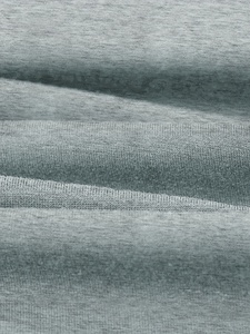 Ensemble décontracté pour homme : Sweat à capuche sans manches gris et short noir en coton French Terry tricoté de couleur unie – Idéal pour l'été - Product Image 3