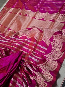 Sari en soie Banarasi exclusif pour femmes - Product Image 3
