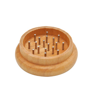 Broyeur à herbes en bois à 2 couches, moulin à épices manuel avec dents métalliques, broyeur à herbes rond, logo personnalisé, vente en gros - Product Image 4