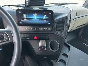 Camion tracteur diesel 6x4 à boîte de vitesses manuelle, poids lourd, pour un contrôle de précision dans la logistique et le transport de marchandises - Product Image 4