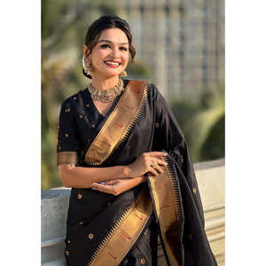 Sari en soie Paithani traditionnel noir tissé avec des fils de zari, spécial pour le dieu, avec des matériaux de haute qualité - Product Image 2