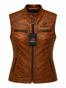 Chaleco de cuero lavable para mujer con forro suave, costuras duraderas, bolsillos prácticos y un ajuste atemporal para montar a caballo, viajar y uso casual. - Product Image 1