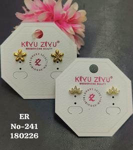 Bijoux fantaisie B2B : Boucles d'oreilles clous tendance en acier inoxydable plaqué or, design géométrique pour femme, idéales pour mariages et soirées. - Product Image 5