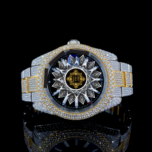 Reloj de cuarzo de lujo para hombre con diamantes incrustados, esfera de cristal de zafiro y cierre desplegable, correa de acero inoxidable de 42 mm - Product Image 1