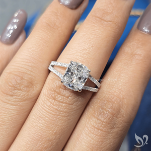 แหวนเพชรทรงยาว 3 กะรัต รูปทรงคุชชั่นคัท ฝังเพชรแบบสปลิตพาเว่ วงแหวนทองคำขาว 10K รับรองโดย IGI แหวนแต่งงาน - Product Image 4