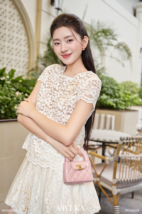 Jupe courte taille haute pour femme, blanc cassé, dentelle florale, effet bouffant, avec superposition en tulle et ceinture en cordon de perles en bois faites à la main, collection été ELARA - Product Image 4