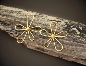 Boucles d'oreilles en laiton style rétro, couleur unie, fabrication sur mesure, vente en gros, article artisanal en laiton - Product Image 4