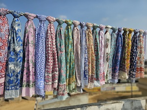 Pareo de Algodón con Estampado Floral Hecho a Mano, Pañuelo de Playa Boho, Cubrebaño Ligero para Verano, Pañuelo para Mujer al por Mayor - Product Image 3