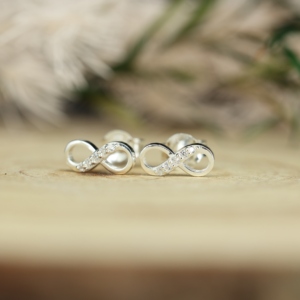 Pendientes de Plata de Ley S925 con Incrustaciones de Diamantes Moissanite, Pendientes Pequeños en Forma de 8, Joyería para Mujer - Product Image 4