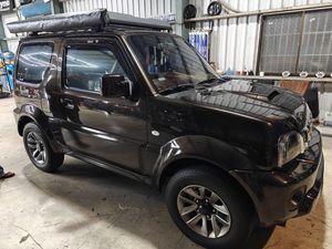 แผ่นบังแดดกันฝนสำหรับรถยนต์ Suzuki Jimny ปี 1998-2018 รุ่น GCS ผลิตจากอะคริลิกพร้อมเทปกาวสองหน้า รุ่น SZ637 - Product Image 2