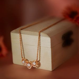 Collar con colgante de halo de diamantes de triple círculo conectados en oro rosa de 14 quilates, joyería fina y delicada para mujer, regalo de aniversario. - Product Image 2