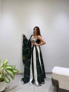 Women Traditional Indian Pakistani <b>Lengha</b> Choli Set Cotton Vintage <b>White</b> Green Embroidered Blouse Floor-Length Wedding Wear - Product Image 3