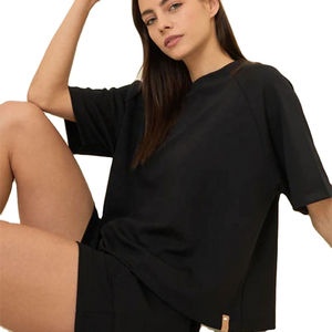 Ensemble deux pièces noir imprimé personnalisé style streetwear pour femme – T-shirt oversize imprimé et short confortable - Product Image 4