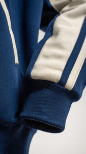 Survêtement unisexe en nylon écologique avec capuche zippée, fermeture automatique, manches longues, poches latérales, fermeture éclair métallique RIRI, noir - Product Image 3