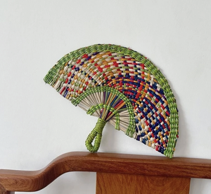 พัดสานมือจากหญ้าทะเลเวียดนาม พัดเย็นธรรมชาติ ของตกแต่งบ้านแบบรักษ์โลก อุปกรณ์เสริมสำหรับงานแต่งงานและงานปาร์ตี้ - Product Image 3