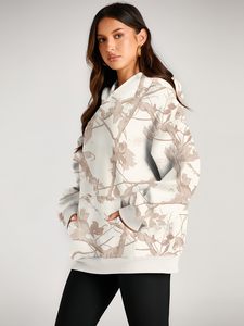 Sudadera con capucha de forro polar oversize para mujer, diseño de camuflaje, estilo casual urbano de manga larga y ajuste holgado - Product Image 3