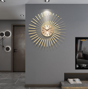Grande horloge murale en métal doré style soleil, horloge décorative moderne avec chiffres arabes pour salon, bureau à domicile, chambre à coucher, intérieur - Product Image 1